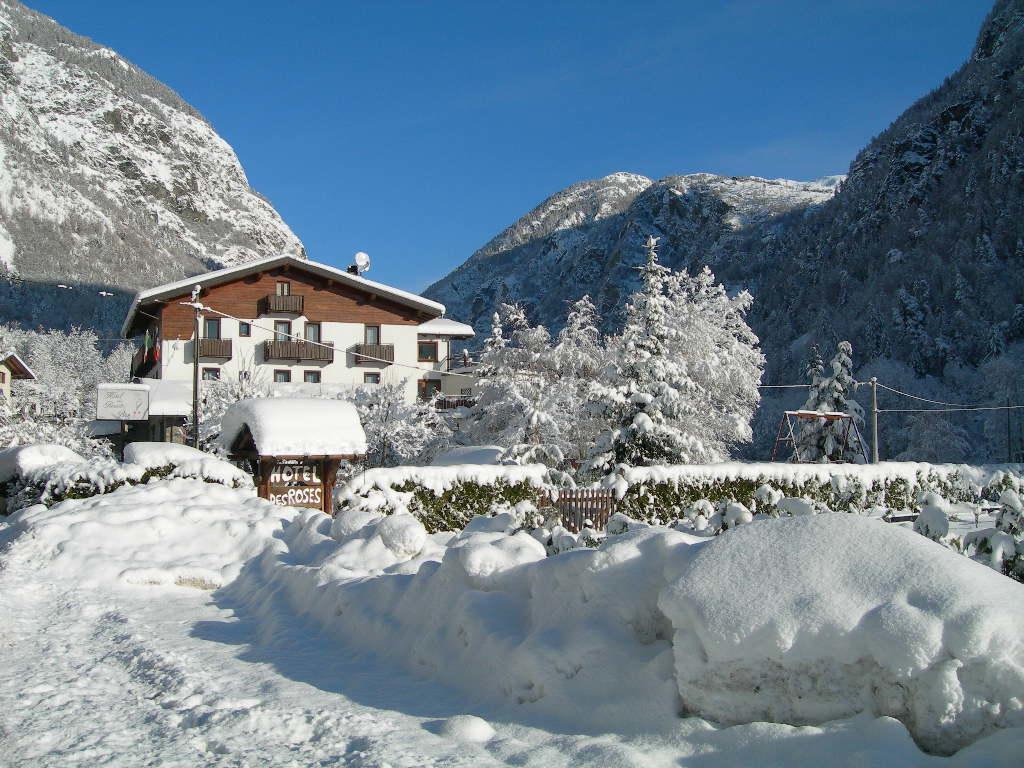 Hotel Des Roses Antey-Saint-André Eksteriør billede